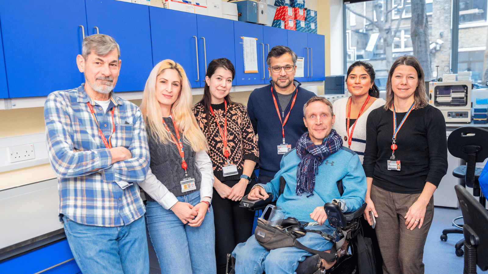 Foto da equipe de pesquisa especializada da Spinal Research.